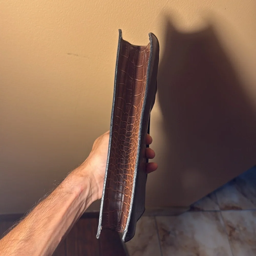 Brown G By Guess Alligator Leather Purse - Picture 7 of 8